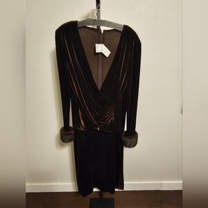 Tadashi. XL. Brown velvet.  2 pc set. V-fauz wrap top with fur accents at wrists